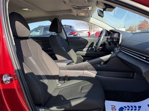 Used 2025 Hyundai Elantra SEL image 28