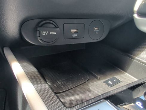Used 2025 Hyundai Elantra Limited FWD image 27