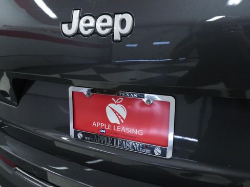 Used 2025 Jeep Grand Cherokee L Limited RWD image 31