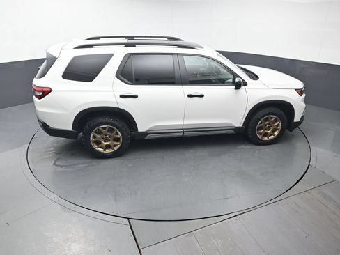 Used 2024 Honda Pilot TrailSport image 43