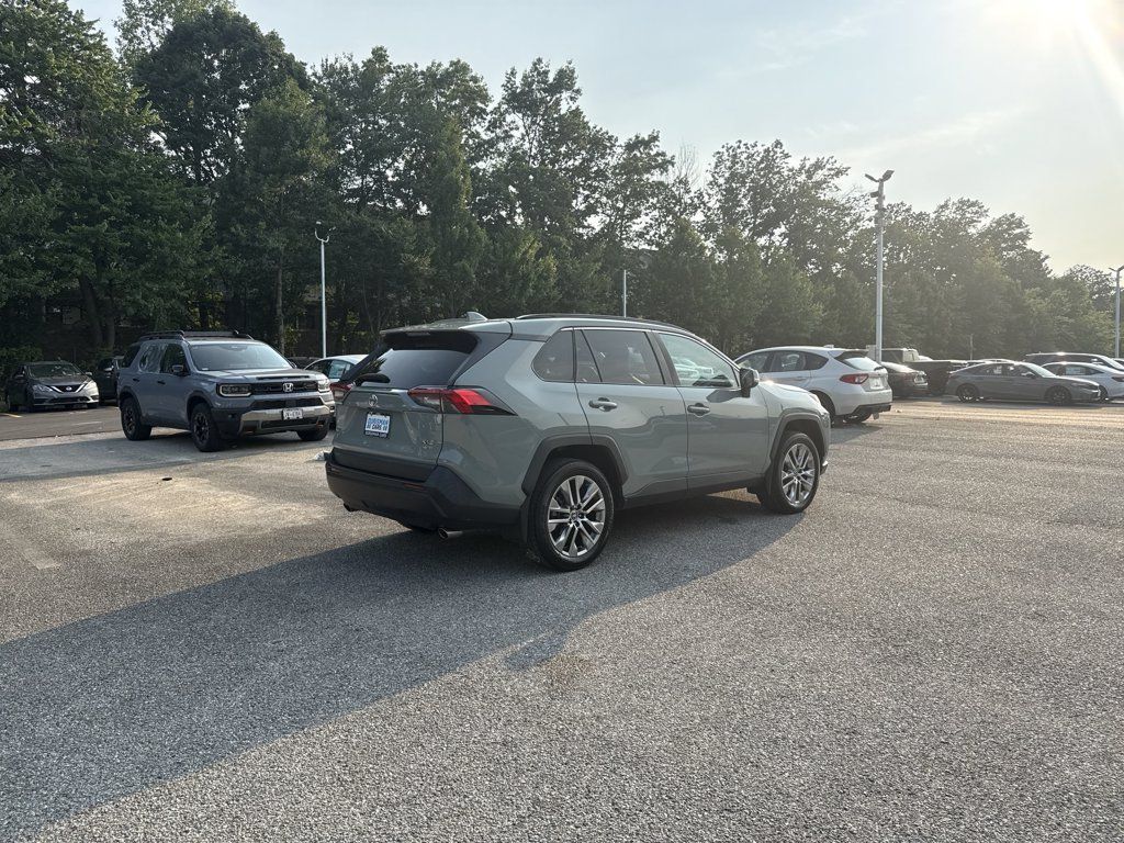 Used 2022 Toyota RAV4 XLE Premium AWD/4WD image 8