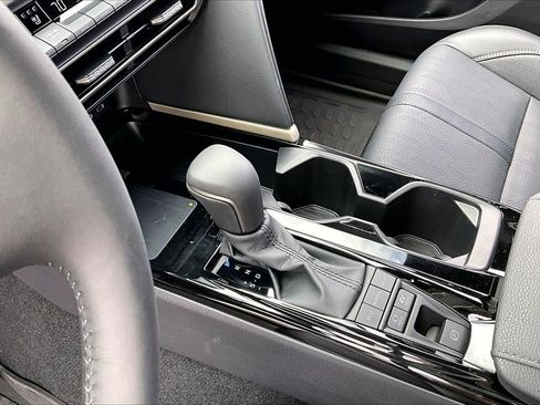 Used 2025 Toyota Camry XSE w/ Premium Plus Package image 15