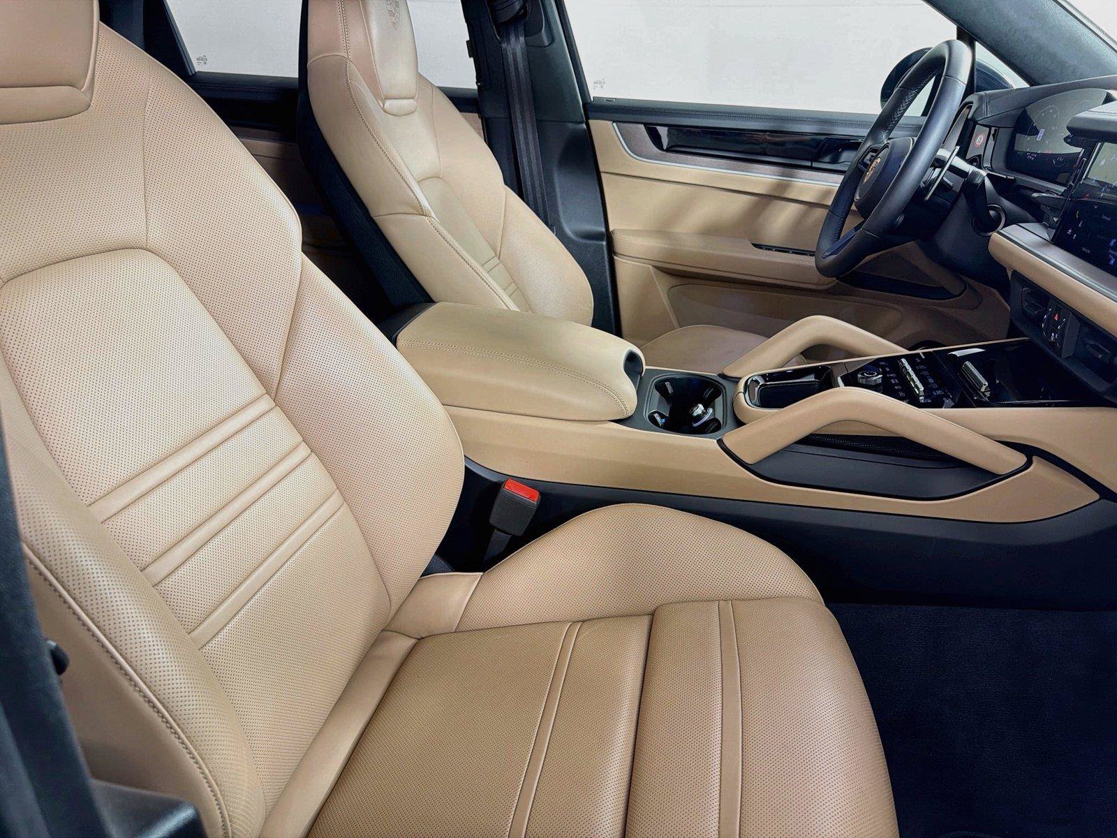 Certified 2025 Porsche Cayenne S AWD/4WD image 28