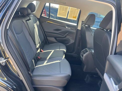 Used 2026 Volkswagen Tiguan SE AWD/4WD image 27