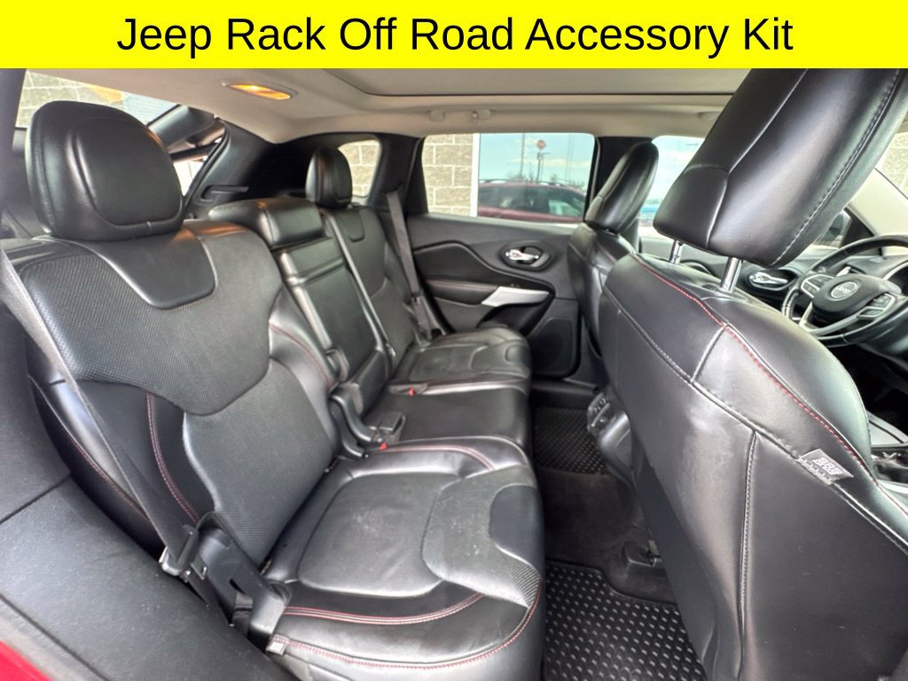 Used 2017 Jeep Cherokee Trailhawk AWD/4WD image 37