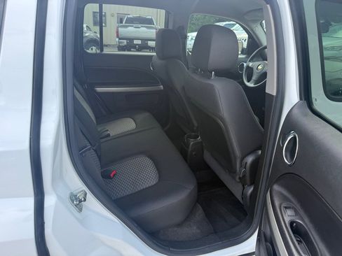 Used 2011 Chevrolet HHR LT FWD image 15