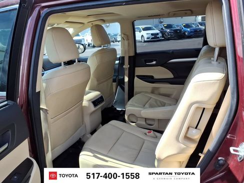 Used 2015 Toyota Highlander XLE FWD image 12