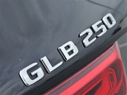 Used 2020 Mercedes-Benz GLB 250 4MATIC image 12