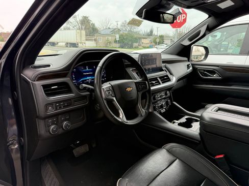 Used 2023 Chevrolet Suburban Premier image 5