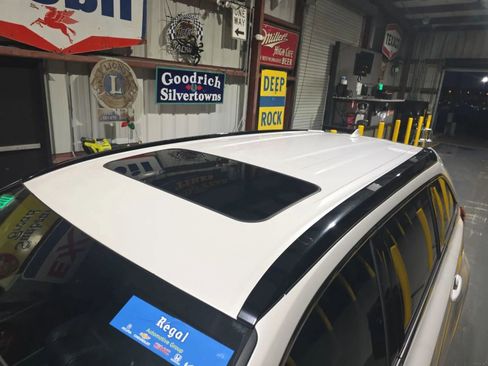 Used 2019 Toyota Highlander SE image 5