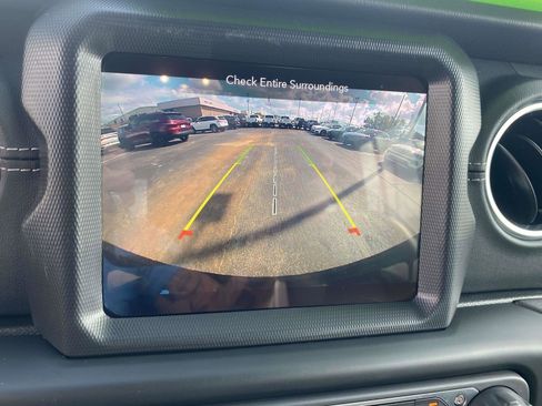 Used 2022 Jeep Wrangler Unlimited Sahara image 8