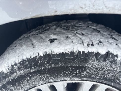 Used 2013 Chrysler Town & Country Touring-L w/ Driver Convenience Group image 10