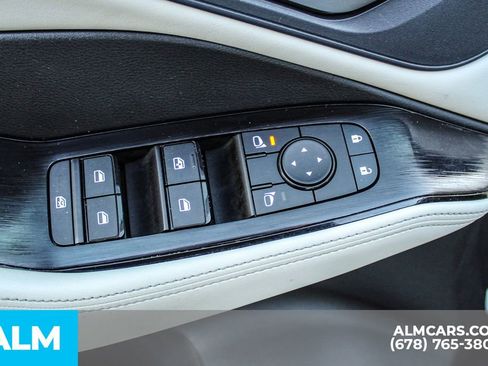 Used 2025 Nissan Rogue SV image 39