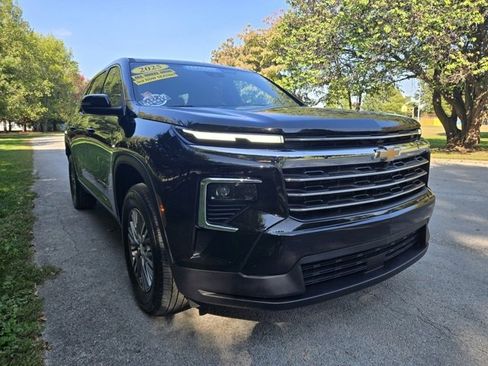 Used 2025 Chevrolet Traverse LT image 9