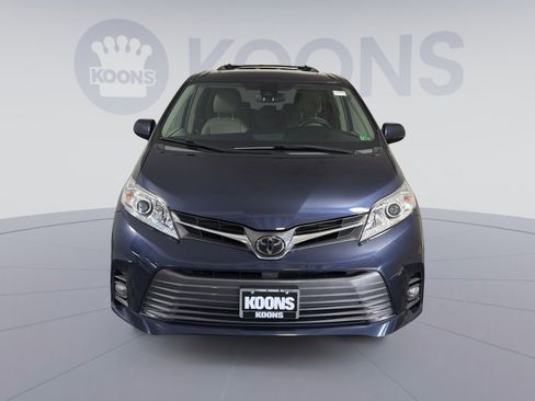 Used 2018 Toyota Sienna XLE image 11