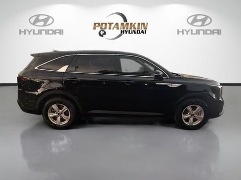 Used 2024 Kia Sorento LX FWD image 4