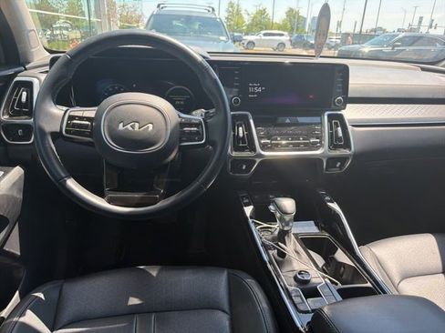 Used 2023 Kia Sorento SX AWD/4WD image 9