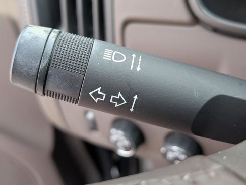 Used 2022 GMC Canyon Denali image 24