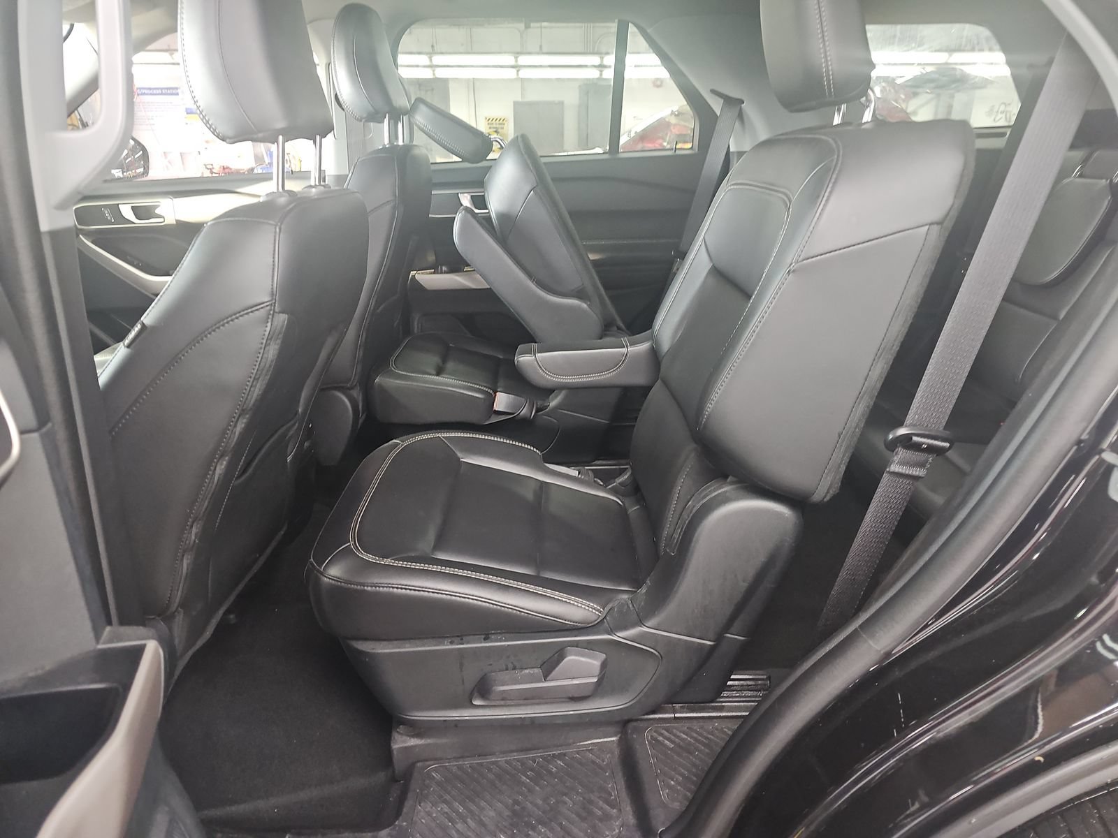 Used 2023 Ford Explorer XLT w/ Equipment Group 202A AWD/4WD image 9