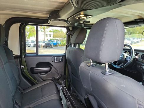 Used 2021 Jeep Gladiator Sport image 28