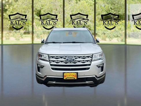 Used 2018 Ford Explorer Limited w/ Equipment Group 301A AWD/4WD image 2