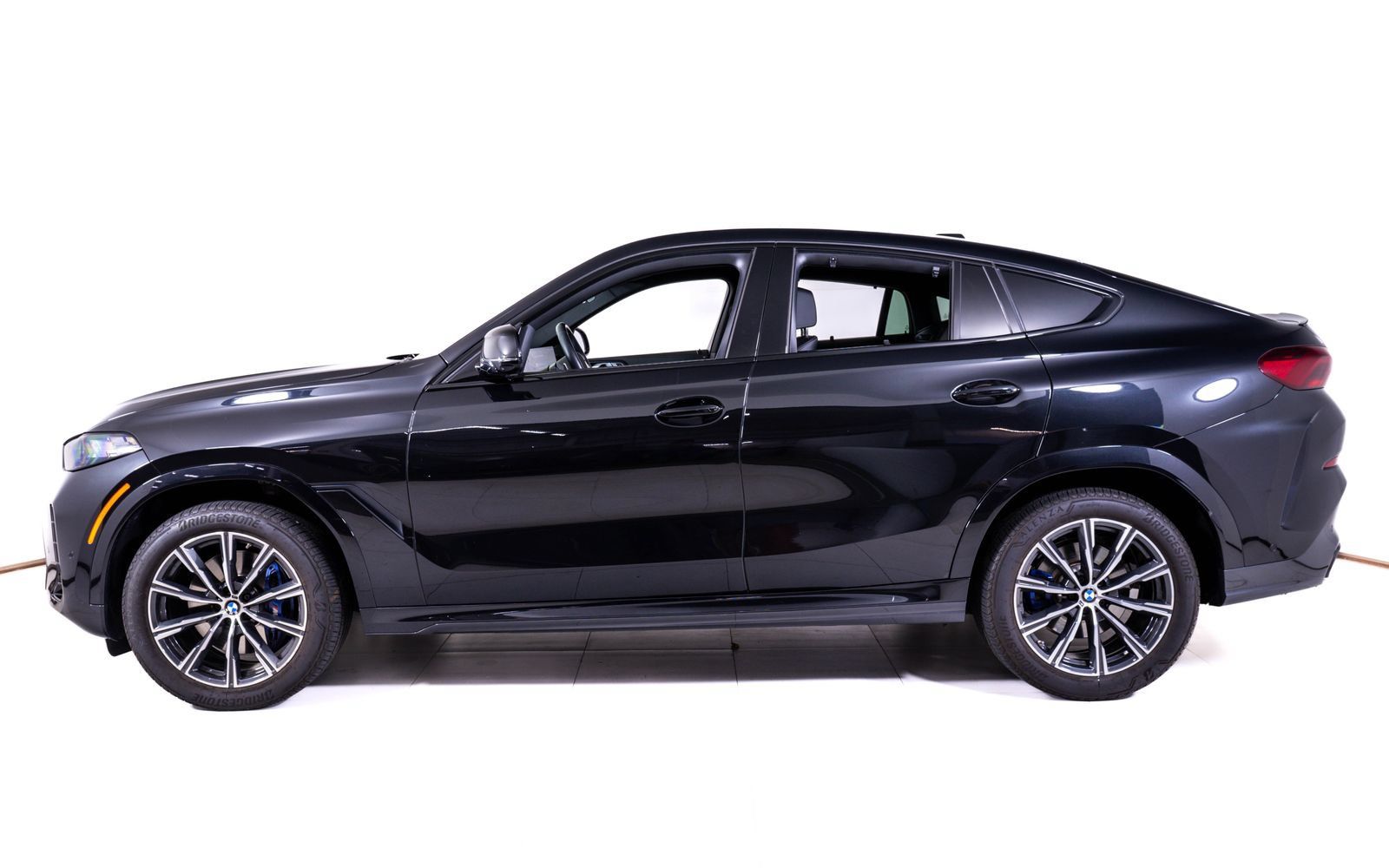 Used 2025 BMW X6 xDrive40i w/ Executive Package AWD/4WD image 2