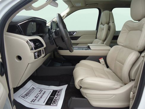 Used 2021 Lincoln Navigator Reserve image 28
