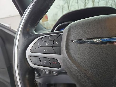 Used 2017 Chrysler 300 C Platinum image 19