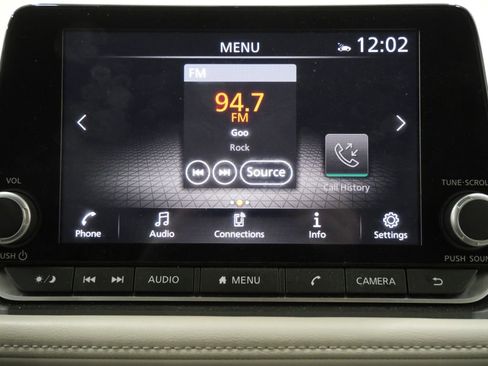 Used 2025 Nissan Rogue SV image 17