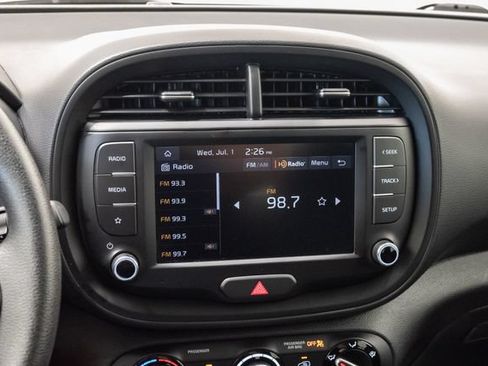Used 2025 Kia Soul LX w/ LX Technology Package FWD image 16