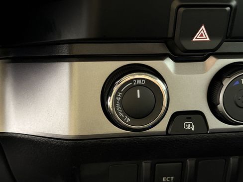 Used 2023 Toyota Tacoma SR AWD/4WD image 32