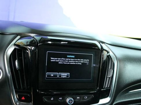 Used 2018 Chevrolet Traverse LT FWD image 18