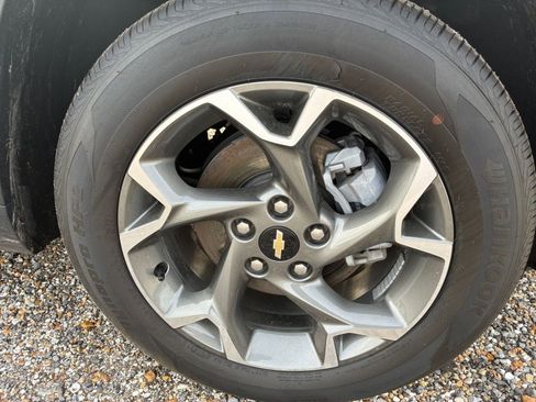 Used 2025 Chevrolet Trax LT w/ LT Convenience Package image 28