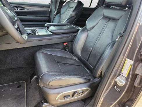 Used 2024 Jeep Wagoneer Series II w/ Flexible Seating Group RWD image 12