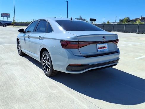 New 2026 Volkswagen Jetta SE image 7