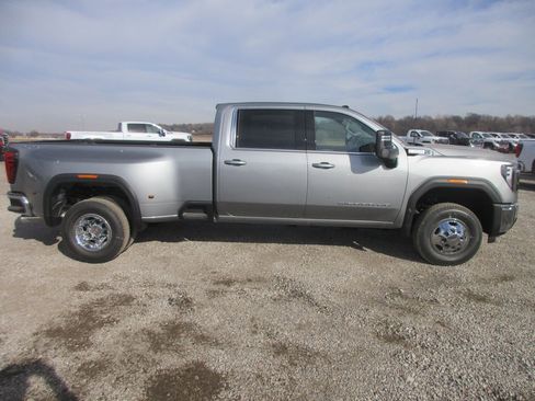 New 2026 GMC Sierra 3500 SLE w/ SLE Value Package image 3