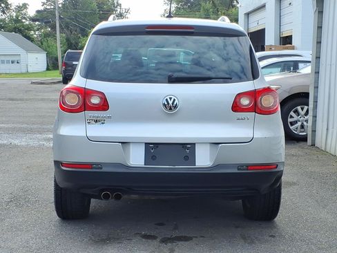 Used 2011 Volkswagen Tiguan SE FWD image 4
