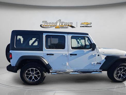 Used 2024 Jeep Wrangler Sport S image 9