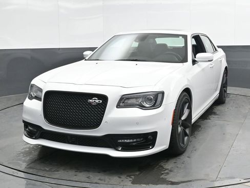 Used 2023 Chrysler 300 C RWD image 8