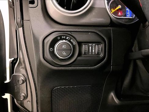 Used 2021 Jeep Gladiator Overland AWD/4WD image 16