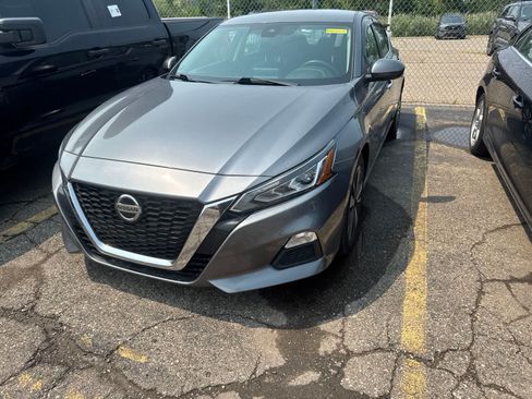 Used 2022 Nissan Altima 2.5 SV FWD image 1