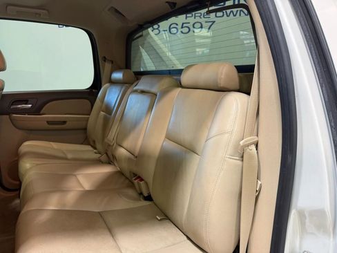 Used 2013 Chevrolet Avalanche LTZ image 25