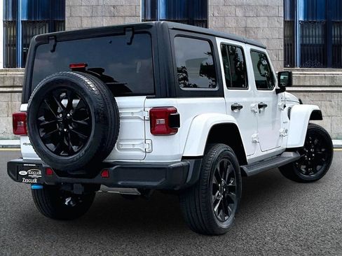 Used 2023 Jeep Wrangler Unlimited Sahara AWD/4WD image 11
