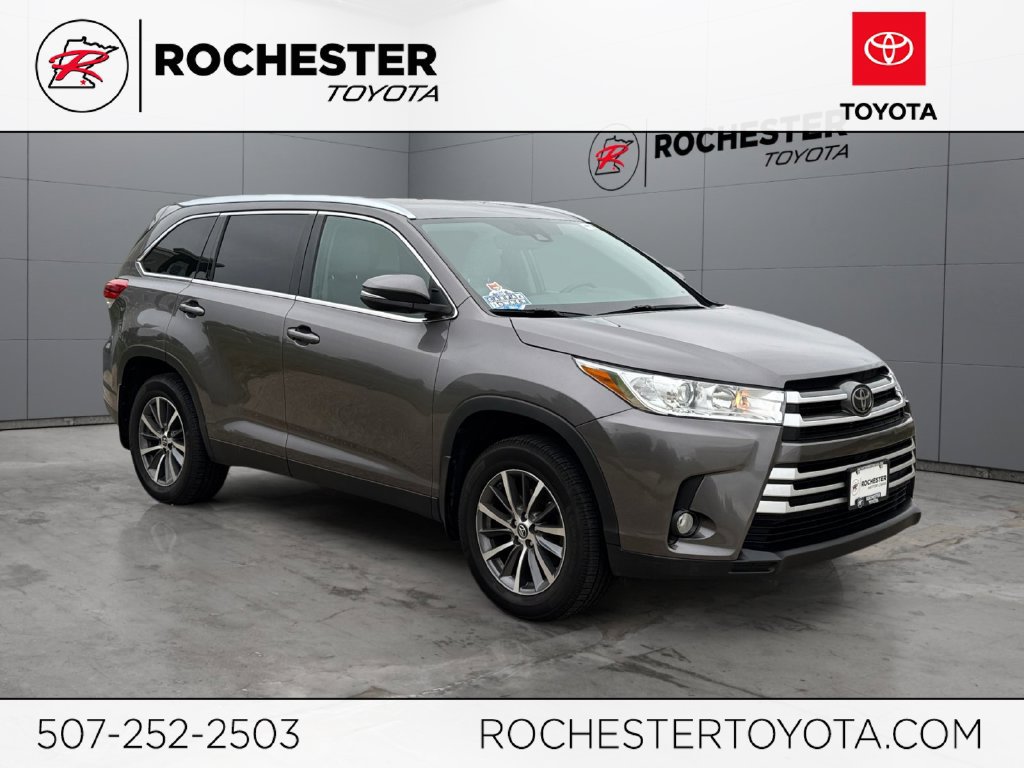 Used 2019 Toyota Highlander XLE AWD/4WD image 1