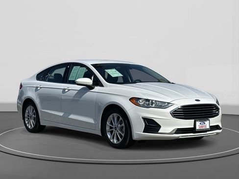 Certified 2019 Ford Fusion SE image 4