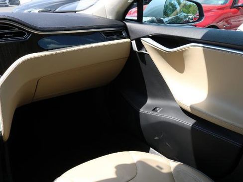 Used 2014 Tesla Model S 85 RWD image 18