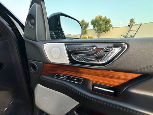 Used 2020 Lincoln Navigator L Reserve w/ Equipment Group 208A Reserve AWD/4WD image 38