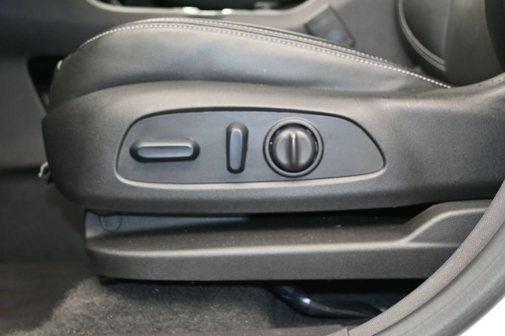 Used 2024 GMC Terrain SLT AWD/4WD image 21