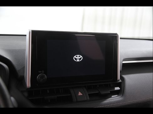 Used 2025 Toyota RAV4 LE AWD/4WD image 9