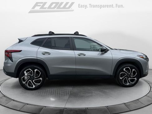 Used 2025 Chevrolet Trax RS w/ Driver Confidence Package FWD image 10